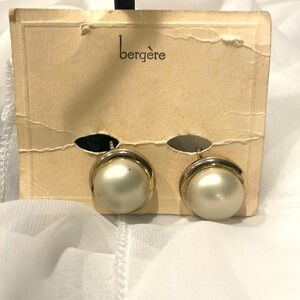 Vintage bergere Pearl button clip earrings
